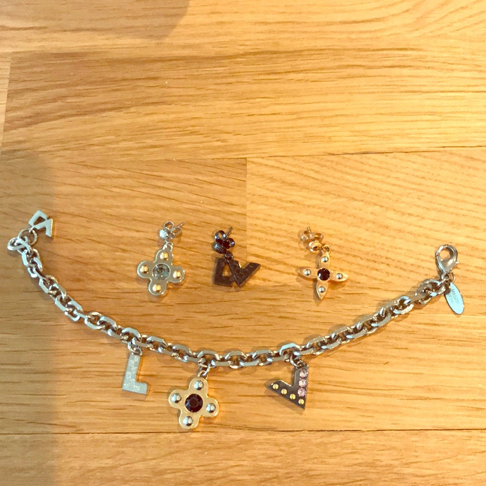 Louis Vuitton set. Trio earring and bracelet